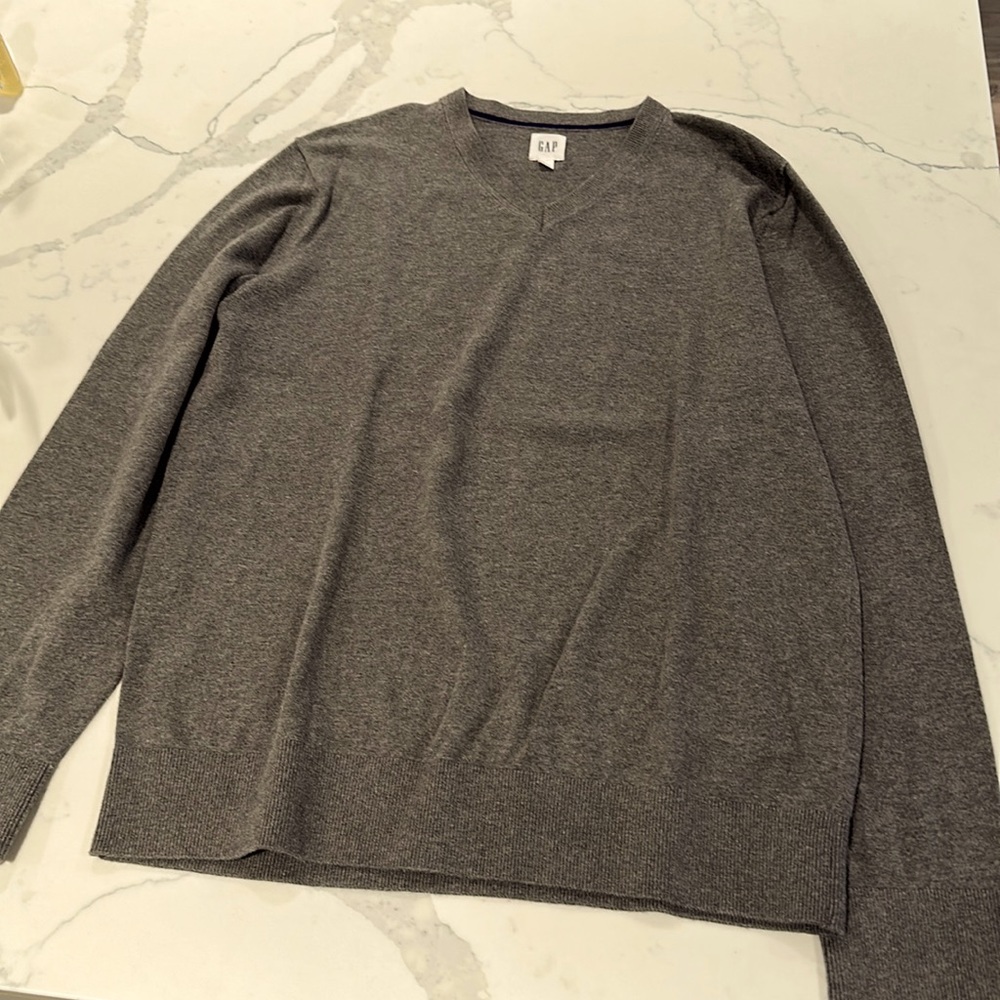 Gap V neck sweater